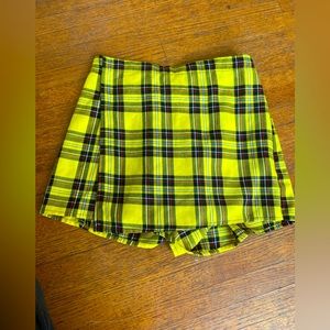Super cute yet sexy 90s skort. The brand is Purrr Melrose